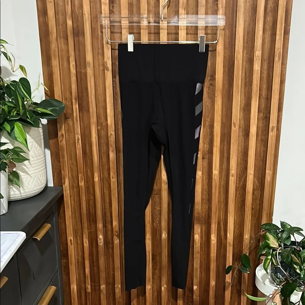 Noli Yoga Black Line Prismatic High Rise Legging in Black. Size XS - Picture 2 of 6